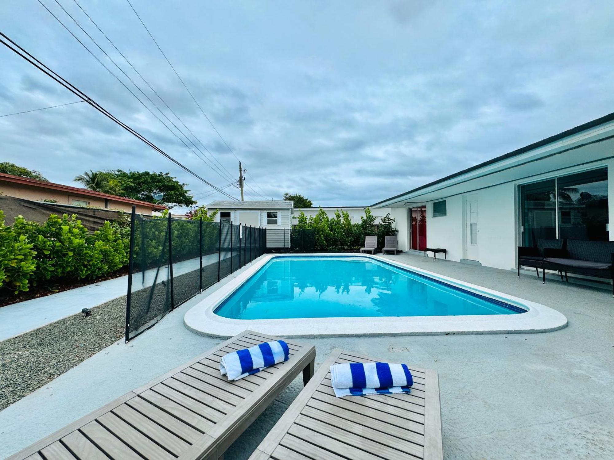 Tropical Villa Pool Courtyard & Garden View Fort Lauderdale Exterior photo
